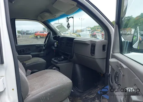 2003 Chevrolet Express G3500 from USA, damaged, VIN 1GCHG35U431147044